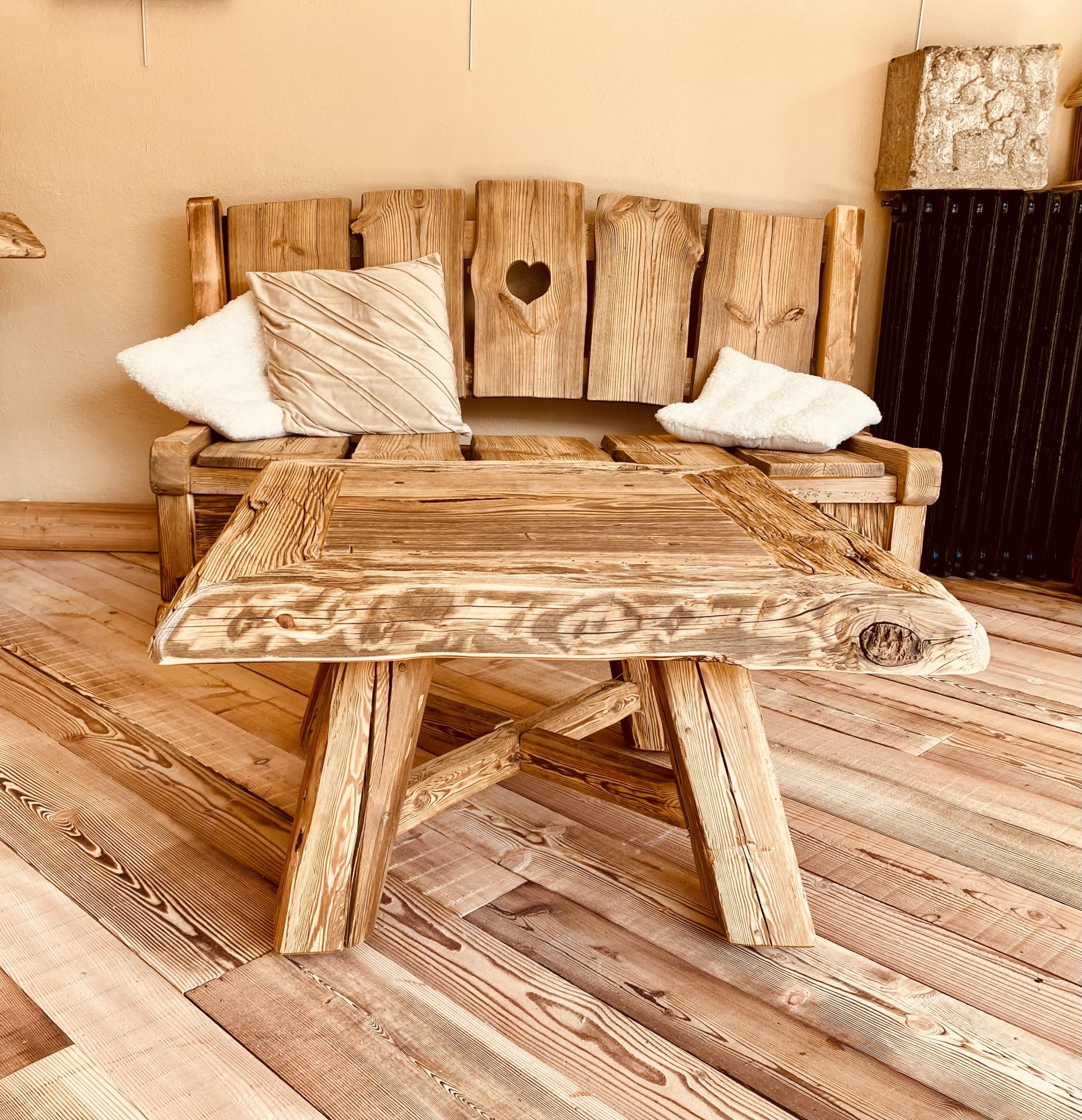 Table basse en vieux bois